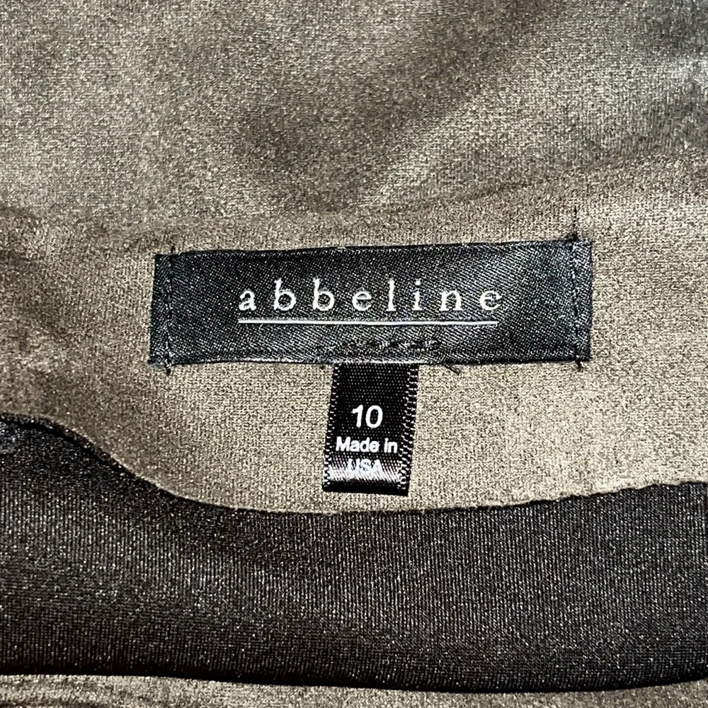 Abbeline colorblock mini skirt olive green cream size 10 fall neutral career
